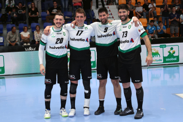 Fotos del Helvetia Anaitasuna tras el partido ante el Logroño y despedida de Carlos Chocarro e Ibai Meoki.