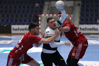 Fotos del Helvetia Anaitasuna tras el partido ante el Logroño y despedida de Carlos Chocarro e Ibai Meoki.