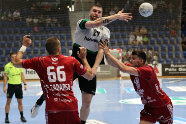 Fotos del Helvetia Anaitasuna tras el partido ante el Logroño y despedida de Carlos Chocarro e Ibai Meoki.