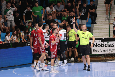 Fotos del Helvetia Anaitasuna tras el partido ante el Logroño y despedida de Carlos Chocarro e Ibai Meoki.