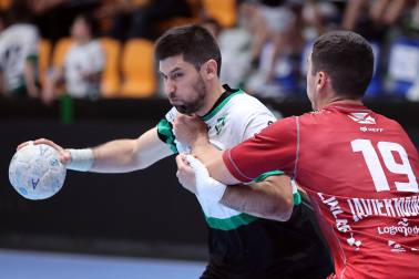 Fotos del Helvetia Anaitasuna tras el partido ante el Logroño y despedida de Carlos Chocarro e Ibai Meoki.