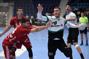 Fotos del Helvetia Anaitasuna tras el partido ante el Logroño y despedida de Carlos Chocarro e Ibai Meoki.