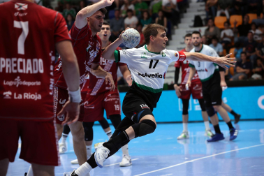 Fotos del Helvetia Anaitasuna tras el partido ante el Logroño y despedida de Carlos Chocarro e Ibai Meoki.