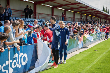 Unas 650 personas pertenecientes a 36 asociaciones sociales animaron a los jugadores de Osasuna en el entrenamiento del miércoles, 31 de mayo, en Tajonar