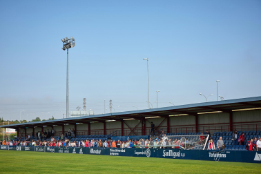 Unas 650 personas pertenecientes a 36 asociaciones sociales animaron a los jugadores de Osasuna en el entrenamiento del miércoles, 31 de mayo, en Tajonar
