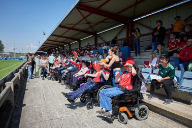 Unas 650 personas pertenecientes a 36 asociaciones sociales animaron a los jugadores de Osasuna en el entrenamiento del miércoles, 31 de mayo, en Tajonar