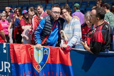 Unas 650 personas pertenecientes a 36 asociaciones sociales animaron a los jugadores de Osasuna en el entrenamiento del miércoles, 31 de mayo, en Tajonar