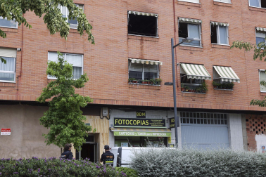 Imagen del incendio en una vivienda de Logroño./