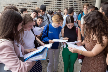 Fotos del primer día de Selectividad en Tudela.