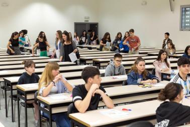 Fotos del primer día de Selectividad en Tudela.