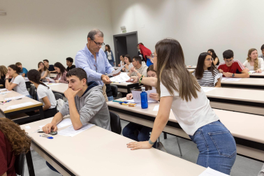 Fotos del primer día de Selectividad en Tudela.