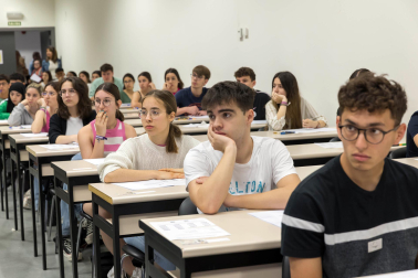 Fotos del primer día de Selectividad en Tudela.