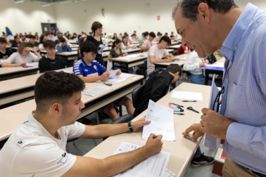 Fotos del primer día de Selectividad en Tudela.