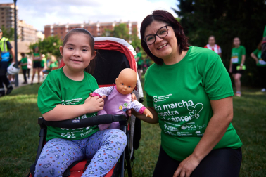Fotos de la novena marcha solidaria contra el cáncer en Pamplona./