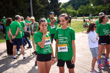 Fotos de la novena marcha solidaria contra el cáncer en Pamplona./