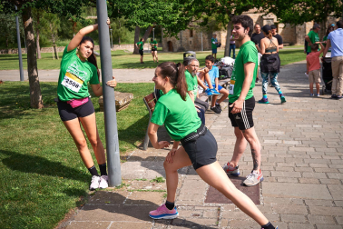 Fotos de la novena marcha solidaria contra el cáncer en Pamplona./