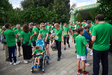 Fotos de la novena marcha solidaria contra el cáncer en Pamplona./