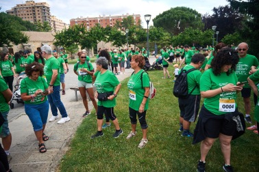 Fotos de la novena marcha solidaria contra el cáncer en Pamplona./