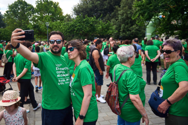 Fotos de la novena marcha solidaria contra el cáncer en Pamplona./