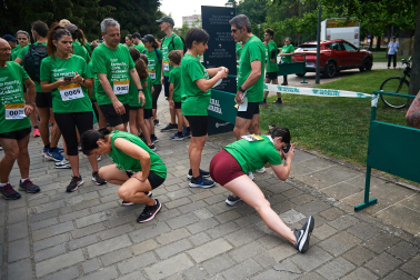 Fotos de la novena marcha solidaria contra el cáncer en Pamplona./