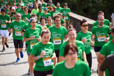 Fotos de la novena marcha solidaria contra el cáncer en Pamplona./