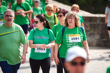 Fotos de la novena marcha solidaria contra el cáncer en Pamplona./