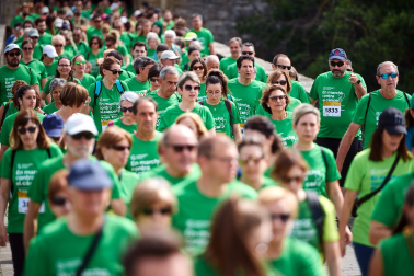 Fotos de la novena marcha solidaria contra el cáncer en Pamplona./