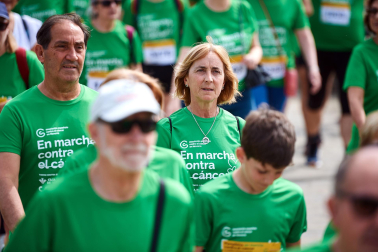 Fotos de la novena marcha solidaria contra el cáncer en Pamplona./