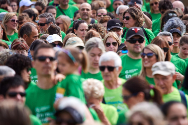 Fotos de la novena marcha solidaria contra el cáncer en Pamplona./