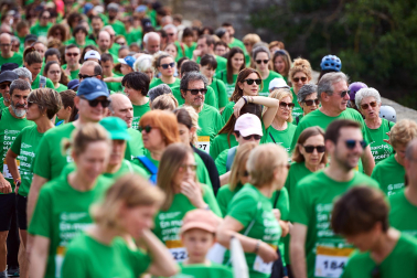 Fotos de la novena marcha solidaria contra el cáncer en Pamplona./