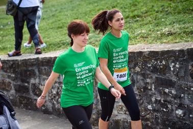 Fotos de la novena marcha solidaria contra el cáncer en Pamplona./