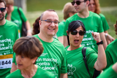 Fotos de la novena marcha solidaria contra el cáncer en Pamplona./
