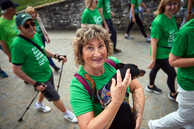 Fotos de la novena marcha solidaria contra el cáncer en Pamplona./