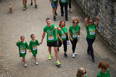 Fotos de la novena marcha solidaria contra el cáncer en Pamplona./