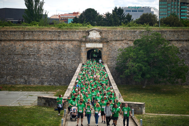 Fotos de la novena marcha solidaria contra el cáncer en Pamplona./
