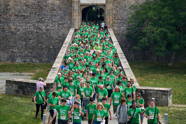 Fotos de la novena marcha solidaria contra el cáncer en Pamplona./