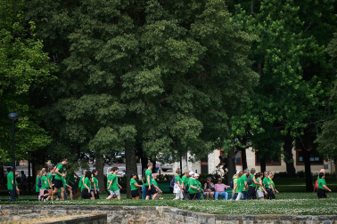 Fotos de la novena marcha solidaria contra el cáncer en Pamplona./