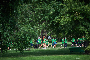 Fotos de la novena marcha solidaria contra el cáncer en Pamplona./