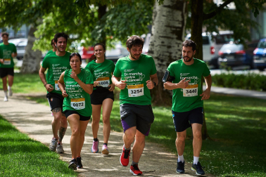 Fotos de la novena marcha solidaria contra el cáncer en Pamplona./