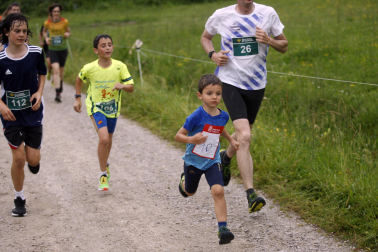Participantes en la X Carrera Solidaria de Ziordia
