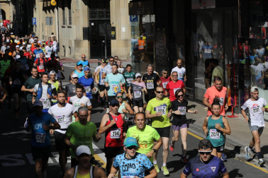 Participantes de la carrera 'La Media San Fermín' 2023.