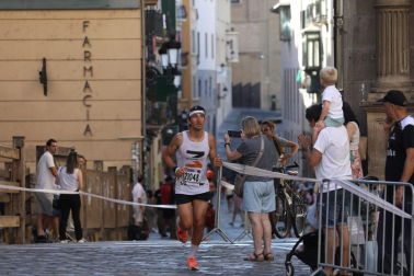Participantes de la carrera 'La Media San Fermín' 2023.