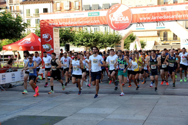 Fotos de La Media San Fermín 2023.