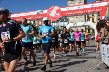 Fotos de La Media San Fermín 2023.