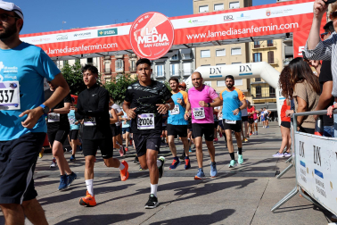 Fotos de La Media San Fermín 2023.