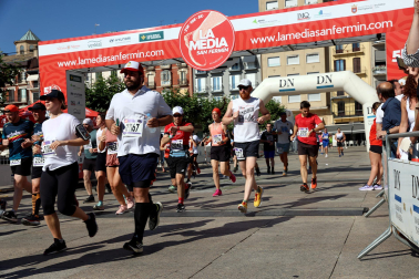Fotos de La Media San Fermín 2023.