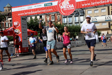 Fotos de La Media San Fermín 2023.