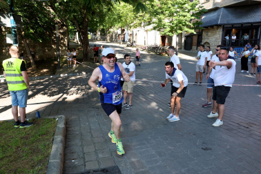 Fotos de La Media San Fermín 2023.
