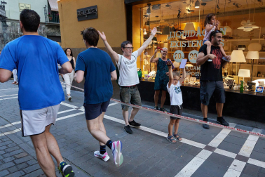 Fotos de La Media San Fermín 2023