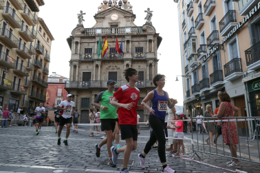 Fotos de La Media San Fermín 2023.